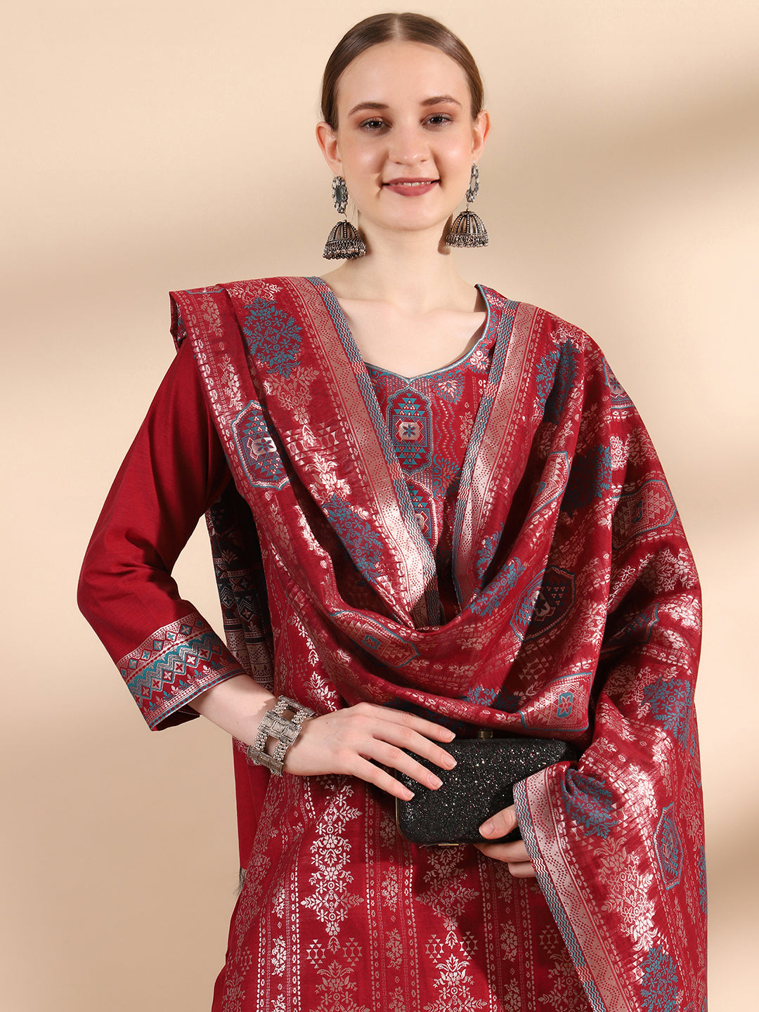 "Festive Flair: Sweetheart Neck Kurta Set in Luxurious Cotton Silk"