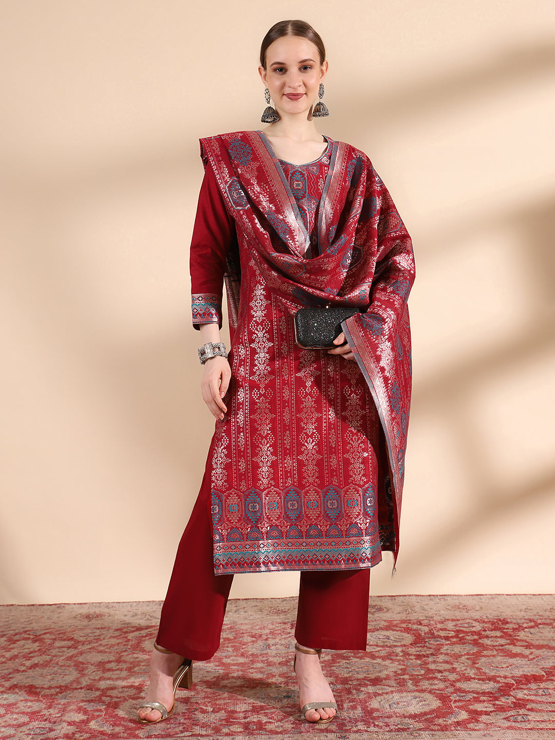 "Festive Flair: Sweetheart Neck Kurta Set in Luxurious Cotton Silk"